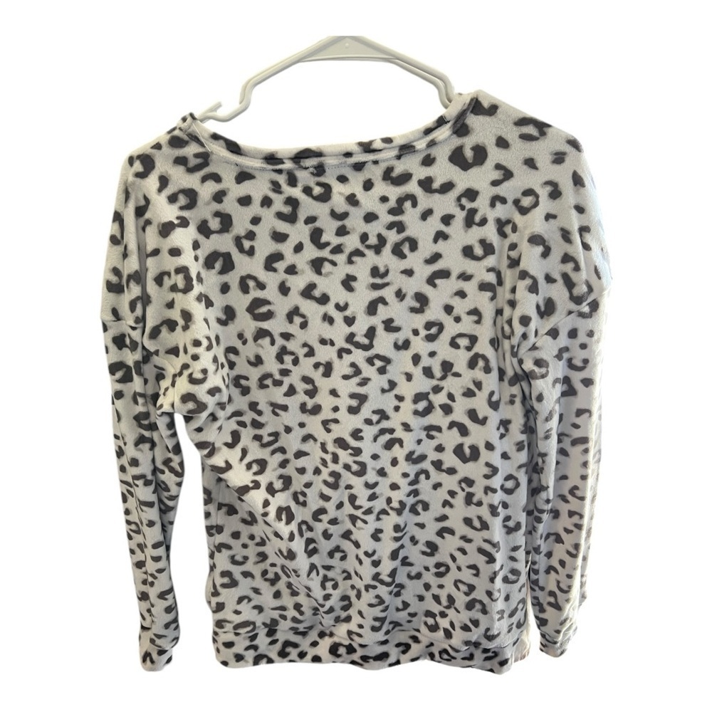 Nicole Miller Gray Leopard Print Sweater - Picture 2 of 4
